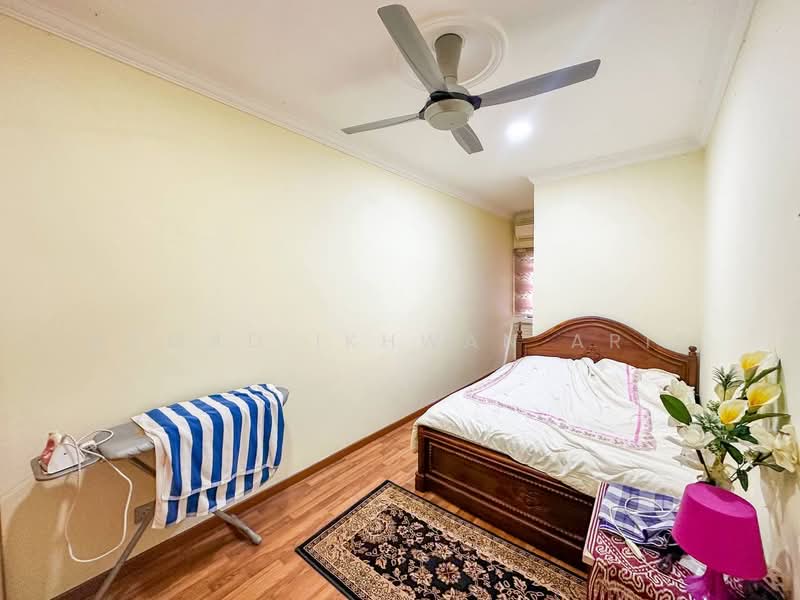 Semi-Detached House for Sale in Bandar Tasik Kesuma (Beranang) - Ahmad Ikhwan Arif - Bedroom - PropertyGuru.com.my