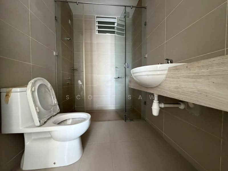 Service Residence for Sale at Summerton - Scott Saw - Bathroom - PropertyGuru.com.my