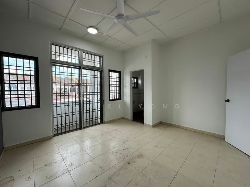 2-storey Terraced House for Sale in Johor Bahru (Johor) - Daniel Yong - Living Room - PropertyGuru.com.my