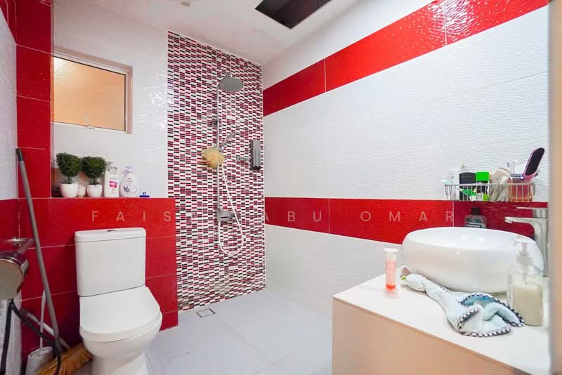 Semi-Detached House for Sale in Batu Caves (Selangor) - Faisal Abu Omar - Bathroom - PropertyGuru.com.my