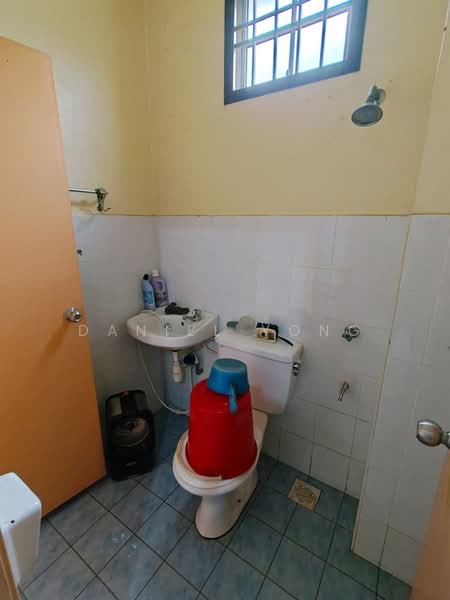 2-storey Terraced House for Sale in Bandar Putra (Kulai) - Daniel Yong - Bathroom - PropertyGuru.com.my
