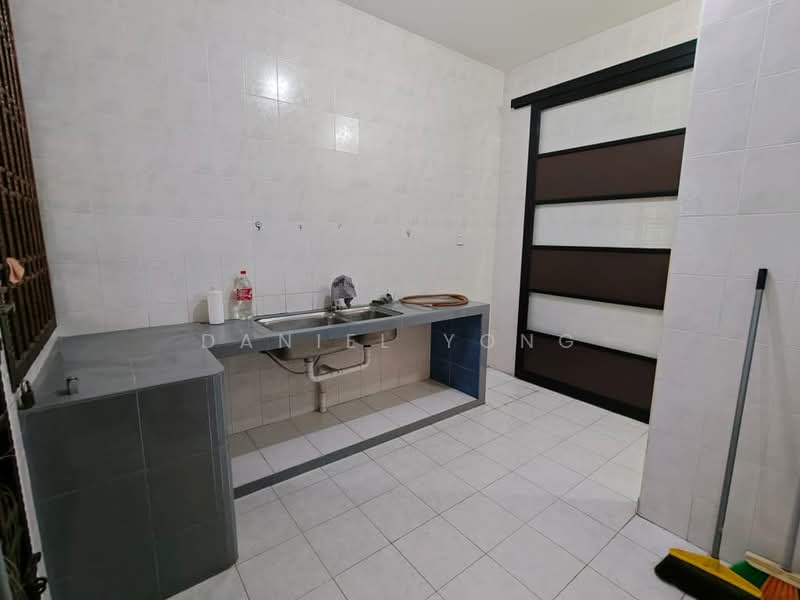 2-storey Terraced House for Sale in Bandar Putra (Kulai) - Daniel Yong - Kitchen - PropertyGuru.com.my
