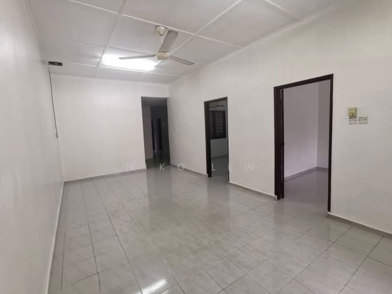Flat Taman Ungku Tun Aminah untuk Untuk Dijual - RM 550,000, Mac 2026 - Living Room - PropertyGuru.com.my