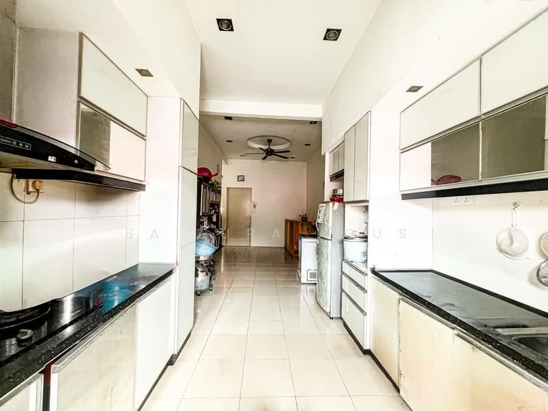 Taman Nusari Aman @ Bandar Sri Sendayan untuk Untuk Dijual - RM 430,000, Mac 2026 - Kitchen - PropertyGuru.com.my