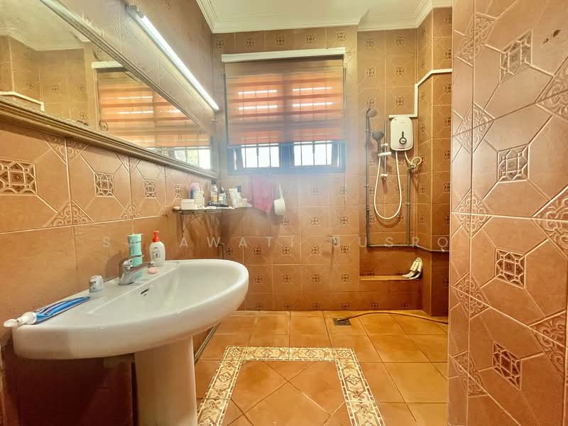 Bungalow for Rent in Seksyen 9 (Shah Alam) - Salawati Busro - Bathroom - PropertyGuru.com.my