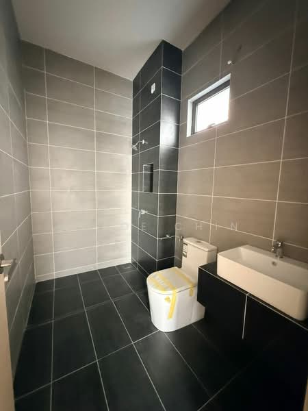 Rumah Teres 2 Tingkat untuk Dijual di Johor Bahru (Johor) - Chloe Chin - Bathroom - PropertyGuru.com.my