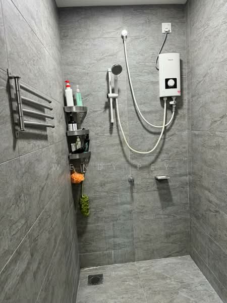 Service Residence for Sale at Woodsbury Suites - Wendy Pey - Bathroom - PropertyGuru.com.my