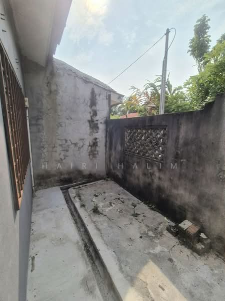 Single Storey, Jalan Kebun Seksyen 30, Shah Alam untuk Untuk Dijual - RM 380,000, Mac 2026 - Exterior - PropertyGuru.com.my