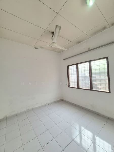 Single Storey, Jalan Kebun Seksyen 30, Shah Alam untuk Untuk Dijual - RM 380,000, Mac 2026 - Interior - PropertyGuru.com.my