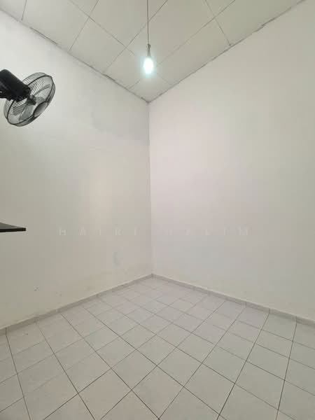 Single Storey, Jalan Kebun Seksyen 30, Shah Alam untuk Untuk Dijual - RM 380,000, Mac 2026 - Interior - PropertyGuru.com.my