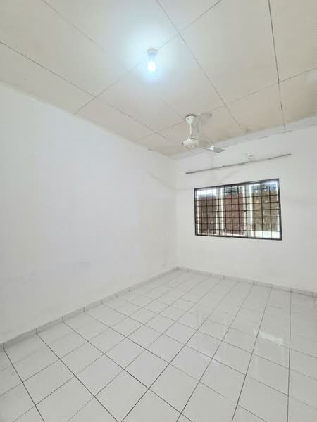 Single Storey, Jalan Kebun Seksyen 30, Shah Alam untuk Untuk Dijual - RM 380,000, Mac 2026 - Interior - PropertyGuru.com.my