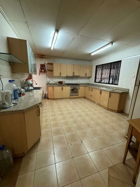 Taman Overseas Union (Taman Oug) untuk Untuk Dijual - RM 3,000,000, Mac 2026 - Kitchen - PropertyGuru.com.my