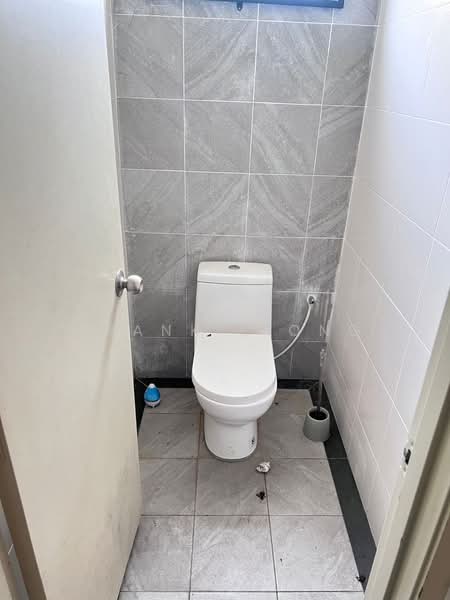 Shop / Office for Rent in Shah Alam (Selangor) - Frankie Ong - Bathroom - PropertyGuru.com.my