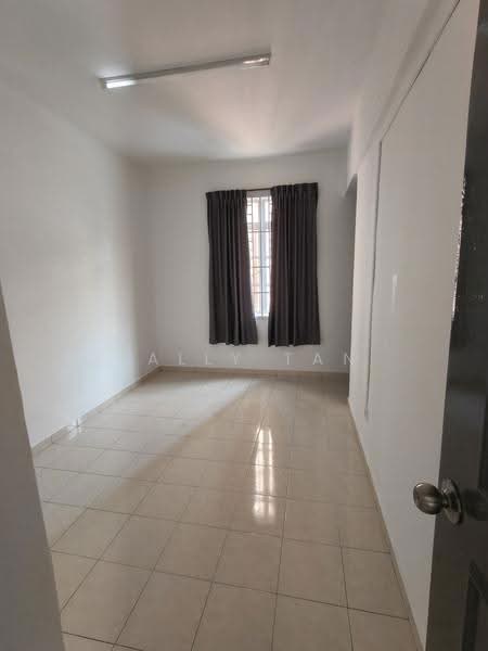 Pangsapuri untuk Dijual di Villa Bestari Apartment - Sally Tan - Bedroom - PropertyGuru.com.my