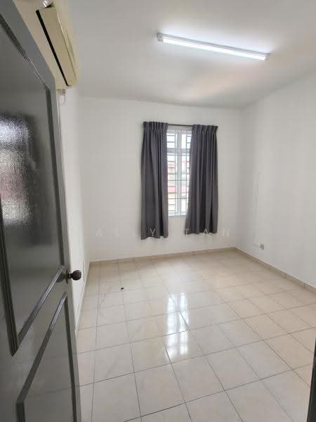 Pangsapuri untuk Dijual di Villa Bestari Apartment - Sally Tan - Bedroom - PropertyGuru.com.my