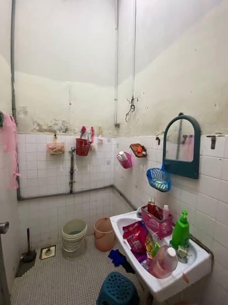 Johor Jaya Jalan Anggerik untuk Untuk Dijual - RM 470,000, Mac 2026 - Bathroom - PropertyGuru.com.my