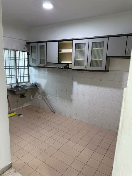 2-storey Terraced House for Rent in Seksyen 32 (Shah Alam) - Loga Raju - Kitchen - PropertyGuru.com.my