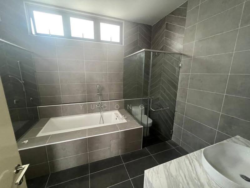Rumah Berkembar untuk Dijual di Nusa Sentral (Iskandar Puteri (Nusajaya)) - Yucong . - Bathroom - PropertyGuru.com.my