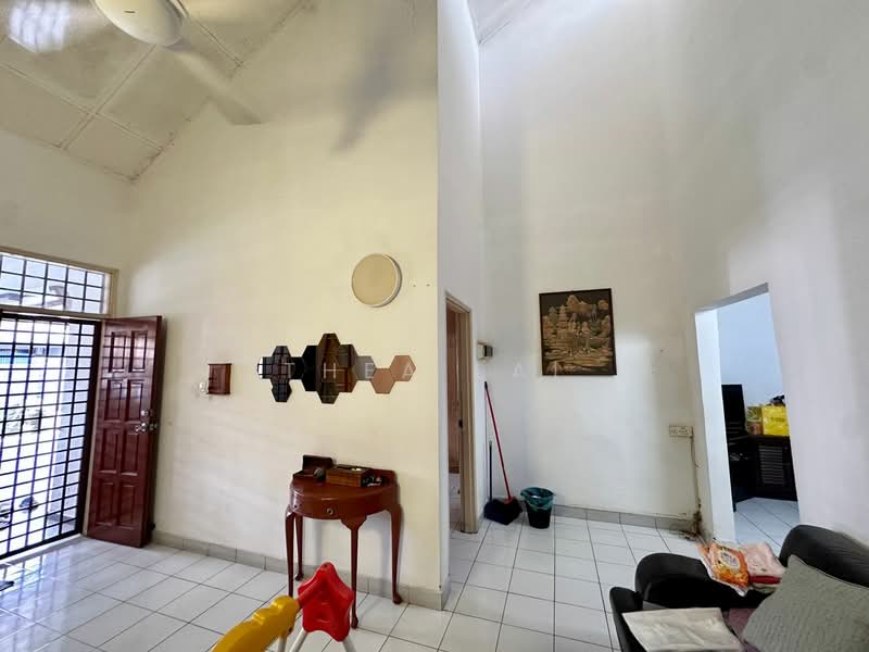 1-storey Terraced House for Sale in Taman Perling (Perling) - Thea Lai - Living Room - PropertyGuru.com.my