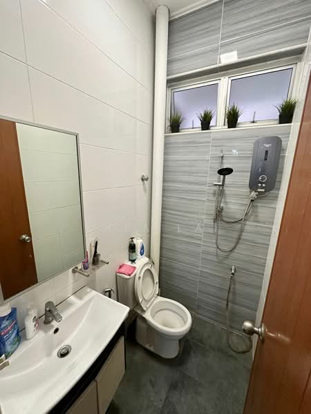 1-storey Terraced House for Sale in Taman Perling (Perling) - Thea Lai - Bathroom - PropertyGuru.com.my