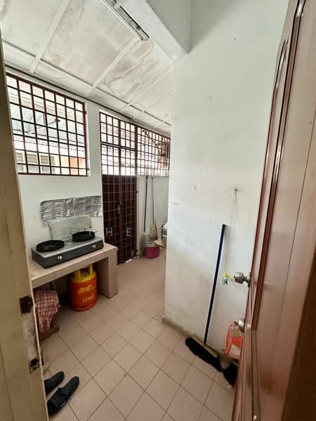 1-storey Terraced House for Sale in Taman Perling (Perling) - Thea Lai - Kitchen - PropertyGuru.com.my