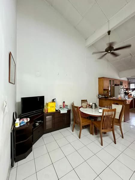 1-storey Terraced House for Sale in Taman Perling (Perling) - Thea Lai - Dining Room - PropertyGuru.com.my