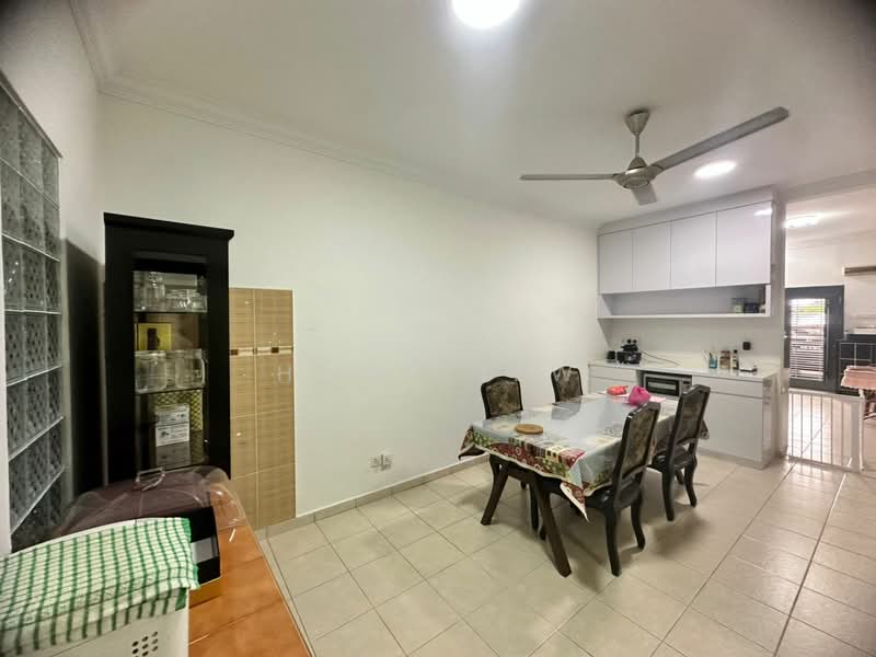 Rumah Teres 2 Tingkat untuk Dijual di Taman Kota Laksamana (Melaka City) - How Liew - Dining Room - PropertyGuru.com.my
