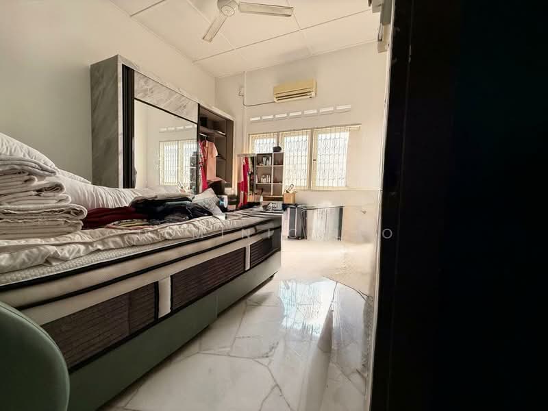 Bungalow House untuk Dijual di Taman Pari (Ipoh) - Dominic Leo - Bedroom - PropertyGuru.com.my