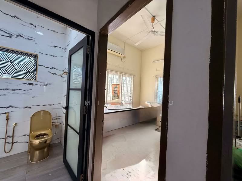 Bungalow House untuk Dijual di Taman Pari (Ipoh) - Dominic Leo - Bathroom - PropertyGuru.com.my