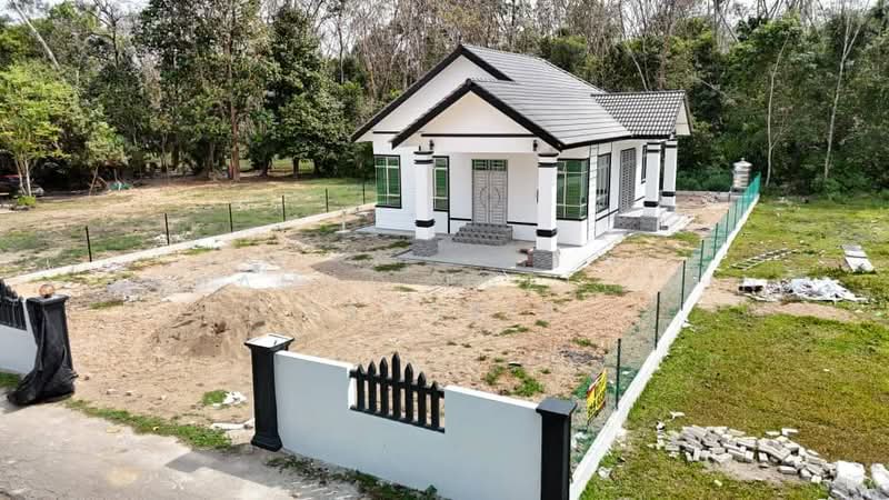 Banglo Luas/Cantik 4B3BA @ Bukit Gading, Tanah Merah untuk Untuk Dijual - RM 399,000, Mac 2026 - Exterior - PropertyGuru.com.my