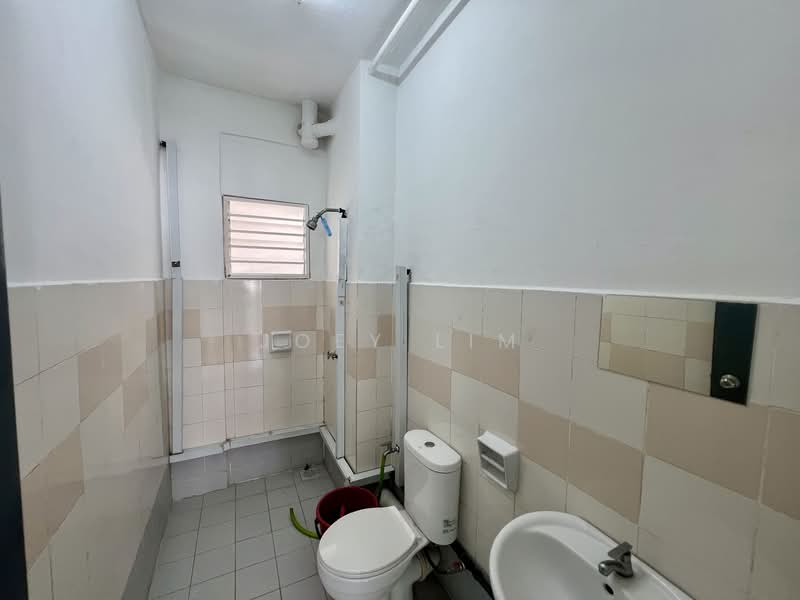 Nusa Mewah Villa Condominium untuk Untuk Dijual - RM 290,000, Mac 2026 - Bathroom - PropertyGuru.com.my