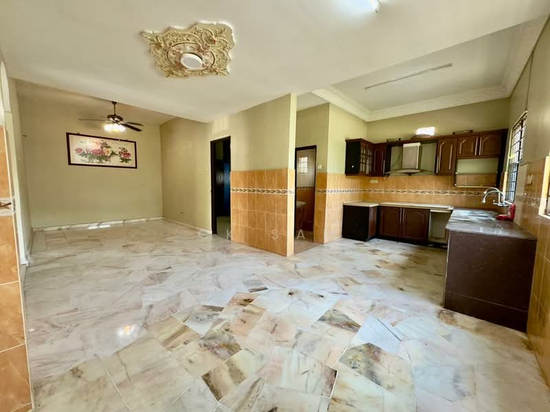 2-storey Terraced House for Sale in Rawang Perdana (Rawang) - CK Sam - Kitchen - PropertyGuru.com.my