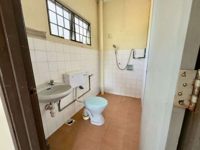 2-storey Terraced House for Sale in Rawang Perdana (Rawang) - CK Sam - Bathroom - PropertyGuru.com.my