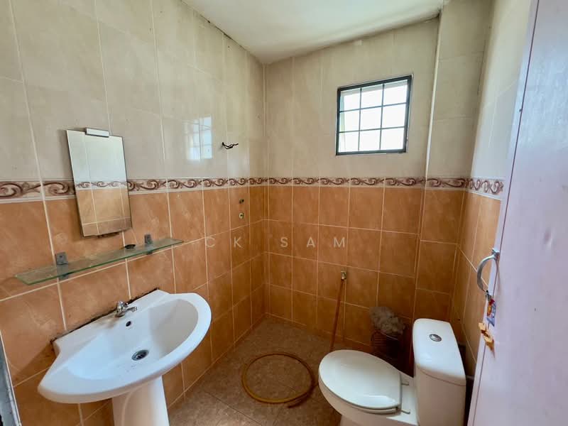 2-storey Terraced House for Sale in Rawang Perdana (Rawang) - CK Sam - Bathroom - PropertyGuru.com.my