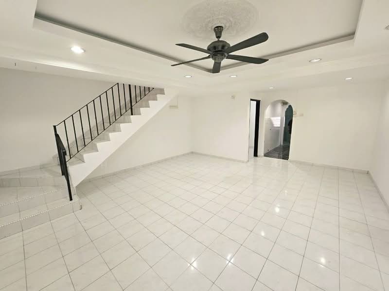 2-storey Terraced House for Sale in Bercham (Ipoh) - Chea Chea Lim - Living Room - PropertyGuru.com.my