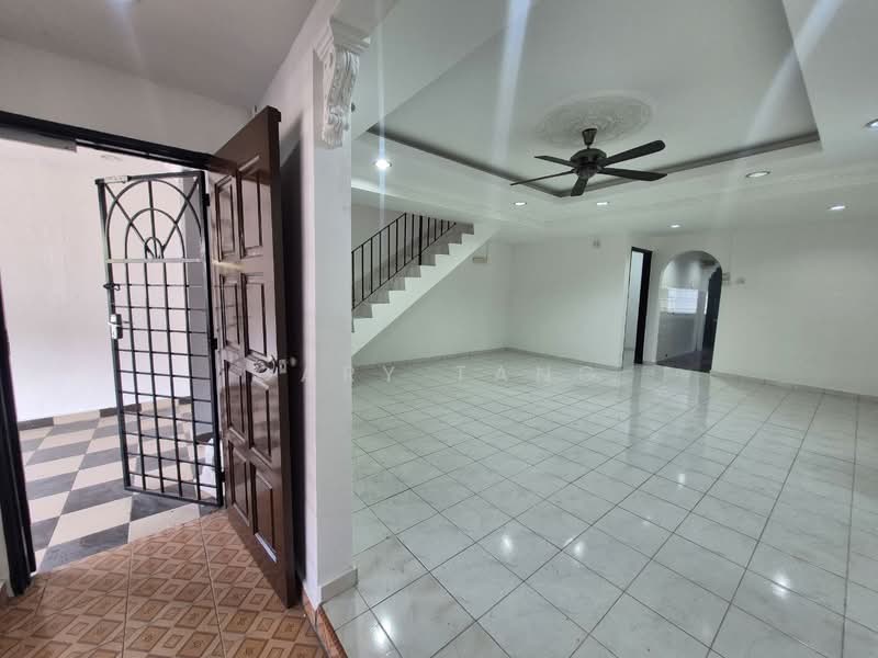 bercham untuk Untuk Dijual - RM 318,000, Mac 2026 - Living Room - PropertyGuru.com.my