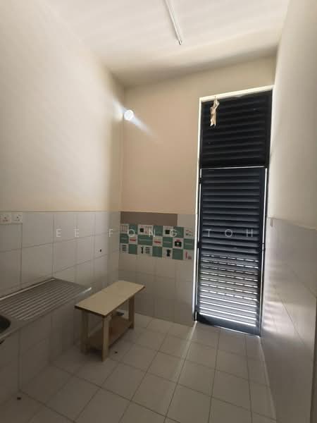 Cluster House for Sale in Bandar Seri Alam (Masai) - Ee Fong Toh - Kitchen - PropertyGuru.com.my