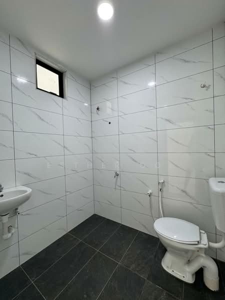 Taman Ungku Tun Aminah untuk Untuk Dijual - RM 598,000, Mac 2026 - Bathroom - PropertyGuru.com.my