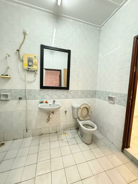 2-storey Terraced House for Sale in Taman Pelangi Indah (Ulu Tiram) - Hong Xuan Tang - Bathroom - PropertyGuru.com.my