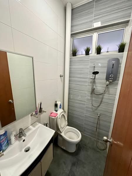 1-storey Terraced House for Sale in Taman Perling (Perling) - Win Tan - Bathroom - PropertyGuru.com.my