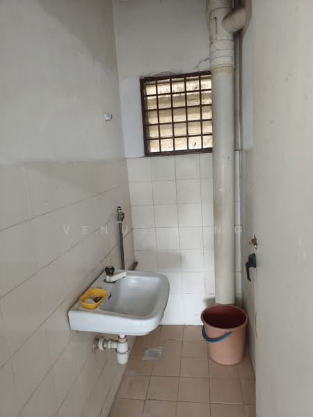 Apartment for Rent at Pangsapuri Seri Pulai - Venus Heng - Bathroom - PropertyGuru.com.my