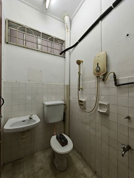 1-storey Terraced House for Sale in Taman Molek (Johor Bahru) - Winson Yap - Bathroom - PropertyGuru.com.my