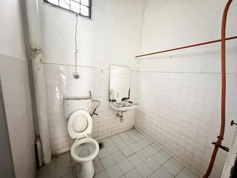 2-storey Terraced House for Sale in Taman Skudai Baru (Skudai) - Anson Hiong - Bathroom - PropertyGuru.com.my