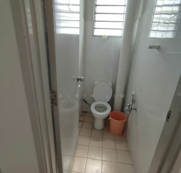 Shop / Office for Rent in Bandar Botanic (Klang) - Calvin Lim - Bathroom - PropertyGuru.com.my
