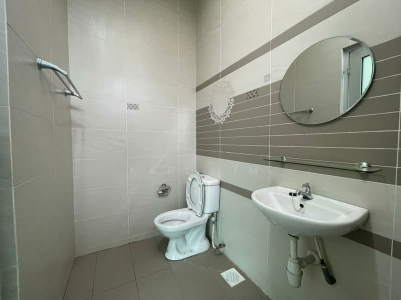 Townhouse for Rent in Taman Sutera Utama (Skudai) - Karl Lim - Bathroom - PropertyGuru.com.my