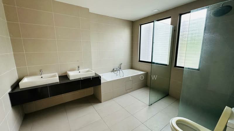 Anggun 3 @ Rawang New Town Centre untuk Untuk Dijual - RM 1,280,000, Mac 2026 - Bathroom - PropertyGuru.com.my