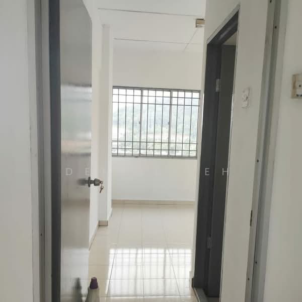 Taman Pekaka Block 33 untuk Untuk Disewa - RM 1,000 /bulan, Mac 2026 - Interior - PropertyGuru.com.my