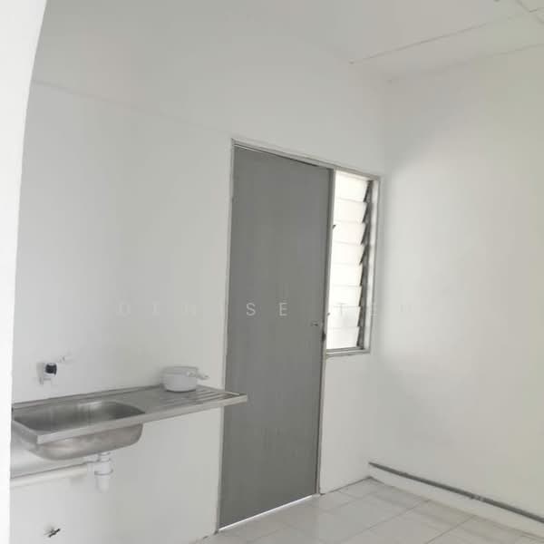 Taman Pekaka Block 33 untuk Untuk Disewa - RM 1,000 /bulan, Mac 2026 - Interior - PropertyGuru.com.my