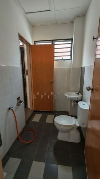 Terraced House for Rent in Sungai Buloh (Selangor) - Azri Zabidin - Bathroom - PropertyGuru.com.my