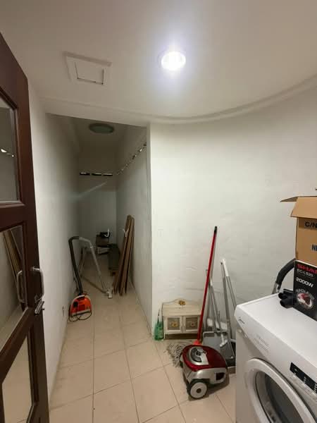 Mutiara Villa Condominium untuk Untuk Dijual - RM 760,000, Mac 2026 - Corridor - PropertyGuru.com.my